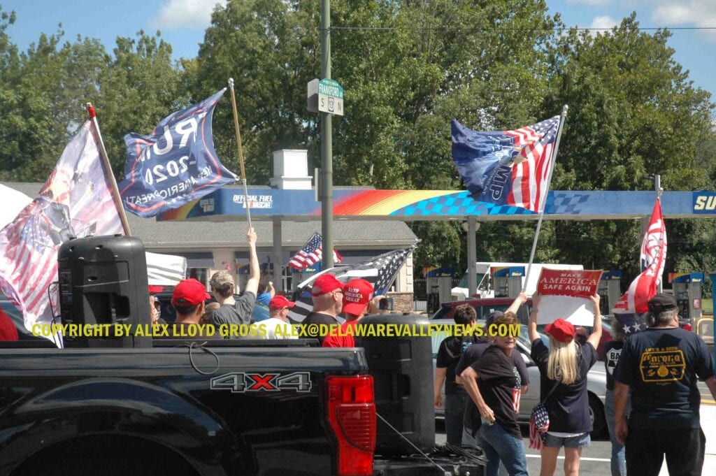 Small Neighborhood Trump/Back the Blue Rally Held at City Limits ...