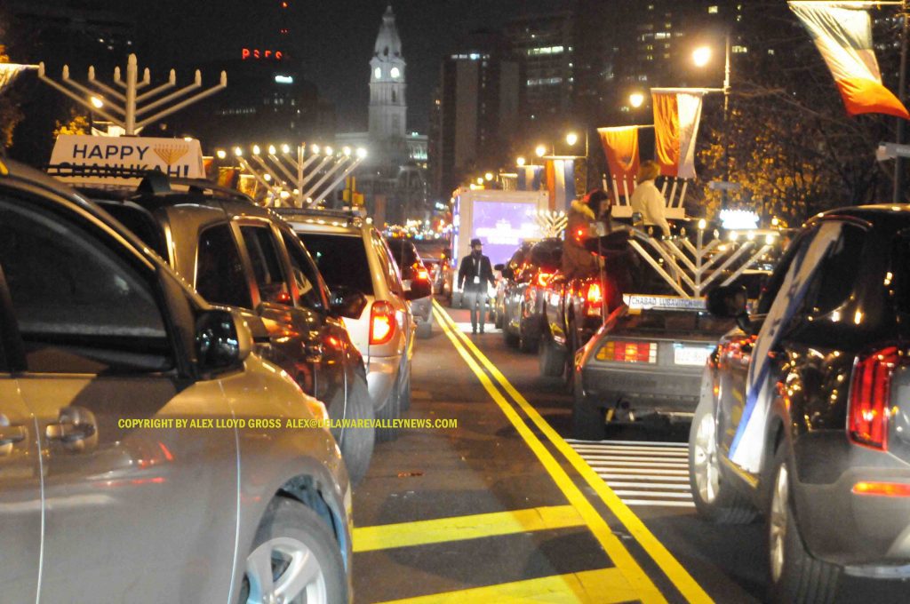 which city is home to the world's largest hanukkah menorah